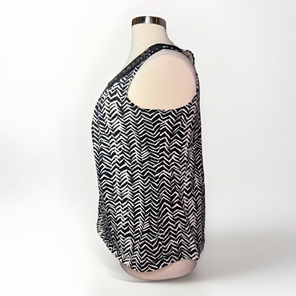 Studio Works Top Women’s Size 2X Black & White Sleeveless Chevron Studded Collar - Picture 4 of 9